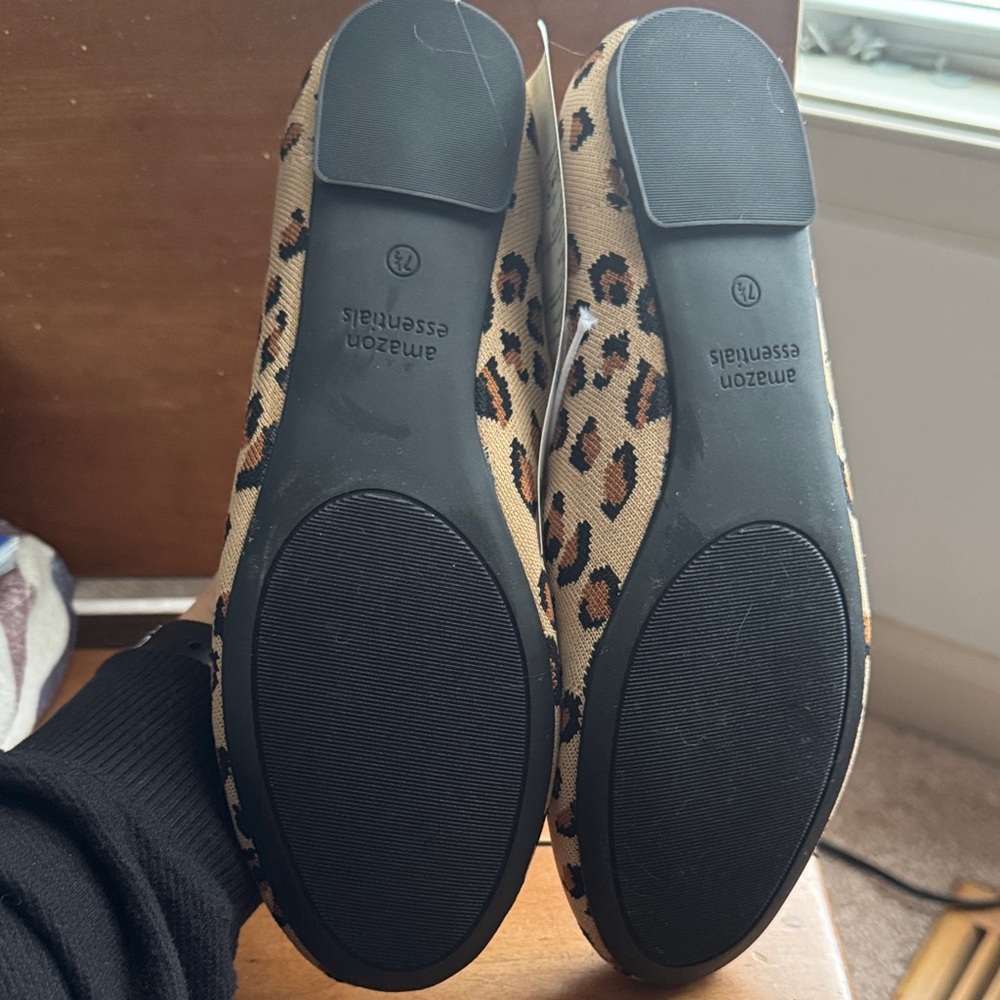 Amazon Essentials Women's Tan and Black Animal Print Flats - Picture 5 of 6
